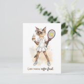Tennis Funny Sprichwort Liebe bedeutet Kaffee zuer Postkarte (Stehend Vorderseite)