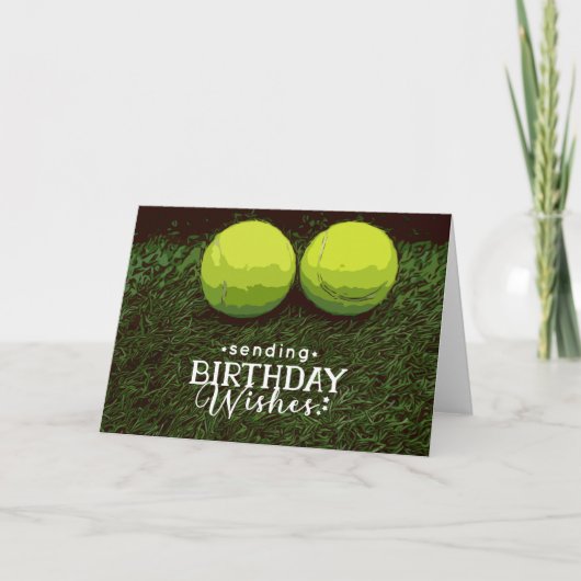 Tennis Geburtstag mit Ball auf grünem Gras Karte (Vorderseite)