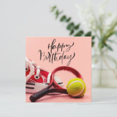 Tennis Geburtstag mit Ball und Racket auf Rosa Karte (Stehend Vorderseite)