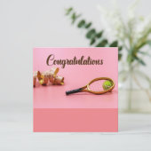 Tennis Herzlichen Glückwunsch zum rosa Hintergrund (Stehend Vorderseite)