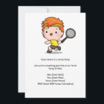 Tennis Kid Birthday Party Einladung<br><div class="desc">Feiern Sie Ihren besonderen Tag mit unserer Tennis Geburtstagsparty Einladung! Dieses lebendige und sportliche Design ist perfekt für Tennisfans jeden Alters. Auf der Vorderseite befindet sich eine dynamische Darstellung zum Thema Tennis mit Platz, um den Namen und das Party Ihres Kindes individuell zu gestalten. Auf der Rückseite finden Sie alle...</div>