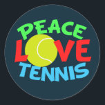 Tennis Liebe Blue Christmas Runder Aufkleber<br><div class="desc">Ich Liebe Tennisspielen. Ein niedliches Tennisspielgeschenk mit einem gelben Tennisball als O in der Liebe. Peace Liebe Tennis in grün,  rot und blau geschrieben.</div>