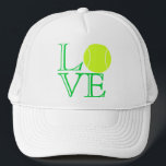 Tennis-Liebe-Fernlastfahrer-Hut Truckerkappe<br><div class="desc">Dieser "Tennis-Liebe" Hut ist sicher, etwas Punkte mit Tennisspielern zu zählen. (Das genannt wird, "Ironie, " Kinder.) Der Hut-Zauber heraus das Wort, "LIEBE" im Grün, öffnet gegenübergestellte Beschriftung, bei der Anwendung eines Tennisballs für das "O". Der Entwurf arbeitet an vielen Niveaus, so gerade wählt Ihren Liebling aus und bestellt diesen...</div>
