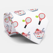 Tennis mit Erdbeeren & Creme Krawatte (Gerollt)