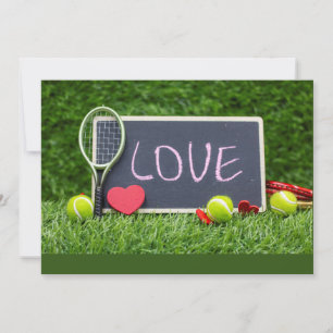 Tennis mit LIEBE auf grünem Gras Feiertagskarte