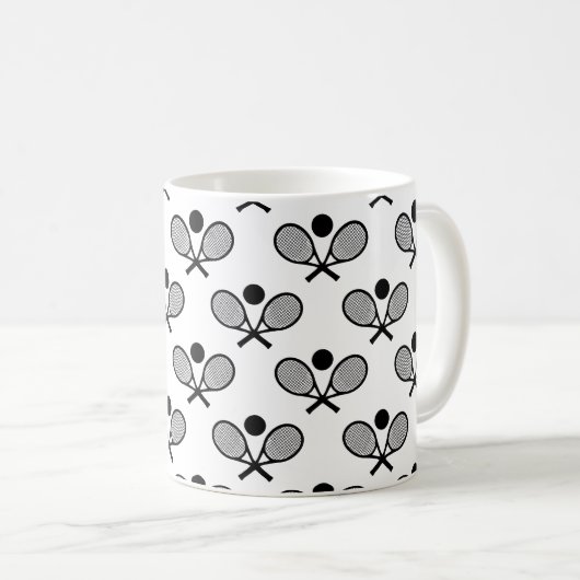 Tennis Nahtloses Muster - Racket und Ball auf Weiß Kaffeetasse (VorderseiteRechts)