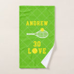 Tennis Personalisiert 30 Lieben Geburtstag Sport H Handtuch<br><div class="desc">30. Geburtstag "30 Liebe" Tennisangebot Hellgrün und Gelb Personalisiert Monogram oder Custom Text Tennis Design Küche oder Sporttütenhandtuch mit einem fett und sportlich männlichen Monogramm,  Name mit Tennisschläger und Ball Icon auf einem verblassten Netzhintergrund.</div>