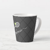 Tennis Personalisiert Script Name Monogram Milchtasse (Rechte Ecke)