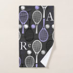 Tennis Player Name Briefe Personalisiert Sport Tea Handtuch<br><div class="desc">Dieses coole, personalisierte Handtuch wäre ein phantastisches Geschenk für Ihren Lieblings-Tennisspieler/Coach! Fügen Sie einfach Ihre eigenen Initialen oder jeden anderen benutzerdefinierten Text hinzu, indem Sie auf die Schaltfläche "Anpassen" klicken. Sie können auch die Schriftgröße, den Schriftart und die Schriftfarbe ändern. Für phantastischere Tennishandtücher wie dieses bitte Karo aus unserer Handtuchsammlung...</div>
