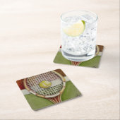 Tennis-Racket mit Ball-Lay vor Gericht Rechteckiger Pappuntersetzer (Vor Ort)