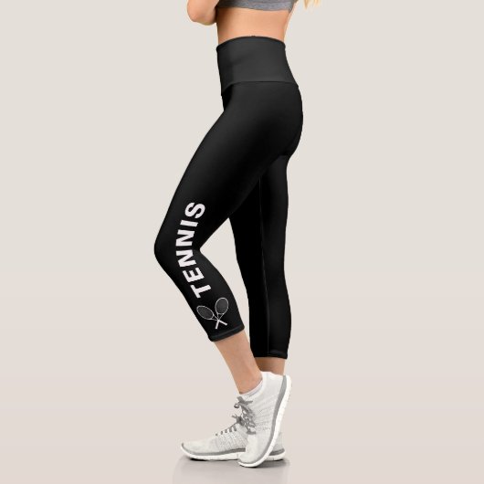Tennis Racquet Benutzerdefinierter Text oder Teamn Capri Leggings (Links)