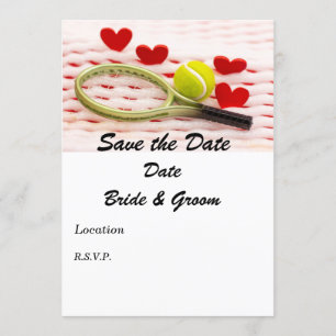 Tennis-Schläger und Ball mit Liebe Einladung