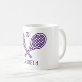 Tennis Thema Lila Mit Monogramm Name Kaffeetasse (VorderseiteRechts)
