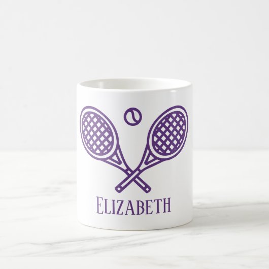 Tennis Thema Lila Mit Monogramm Name Kaffeetasse (Mittel)