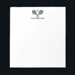Tennis Thema Mit Monogramm Name Notizblock<br><div class="desc">Single-Tennisspieler und Doppel-Mannschaften werden Liebe dieses Tennis-Thema entworfen. Modernes Logo-Design mit zwei Schlägern und einem Ball. Fügen Sie Ihren Namen hinzu,  um ein angepasstes Design zu erstellen. Ideal auch für Trainer!</div>