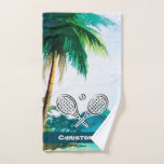 Tennis Theme Beach Island Name Tennis Ball Handtuch<br><div class="desc">Single-Tennisspieler und Doppel-Mannschaften werden Liebe dieses Tennis-Thema entworfen. Modernes Logo-Design mit zwei Schlägern und einem Ball. Fügen Sie Ihren Namen hinzu,  um ein angepasstes Design zu erstellen. Das perfekte Handtuch für Tennisspieler,  die hart spielen. Wunderschöner Strand Insel Aquarell Hintergrund.</div>
