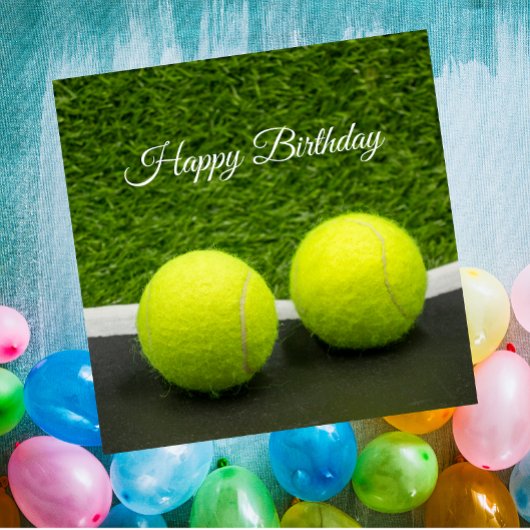 Tennisball auf grünem Gras Geburtstag Karte