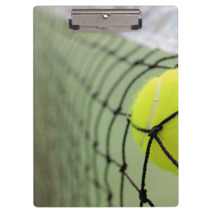 Tennisball, der Netz schlägt Klemmbrett