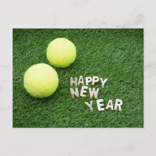 Tennisball Frohes Neues Jahr auf grünem Gras Postkarte (Vorderseite)