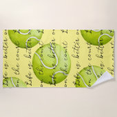 Tennisball ist besser auf dem Platz Strandtuch (Vorderseite)