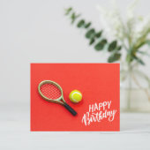 Tennisball mit Happy Birthday mit Liebe Postkarte (Stehend Vorderseite)