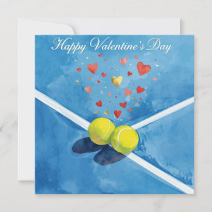 Tennisball mit LOVE auf blauem Court Feiertagskarte