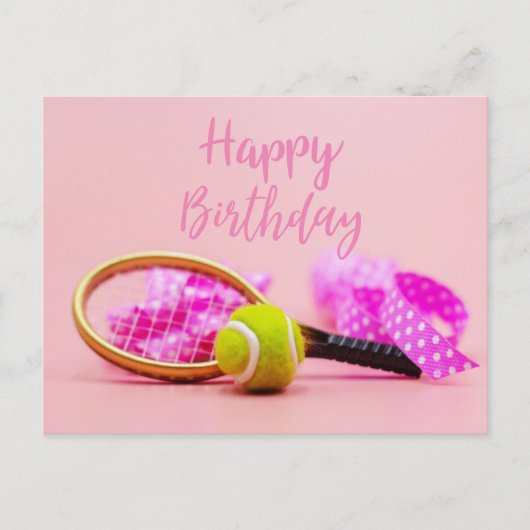 Tennisball mit Schläger auf rosa Pastellfarben Geb Postkarte (Vorderseite)