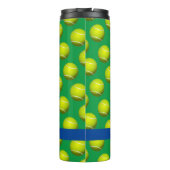Tennisball-Muster, weißer Name, blau und grün Thermosbecher (Rückseite)