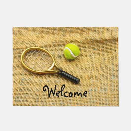 Tennisball und Racker auf braunem Hintergrund Fußmatte (Vorderseite)