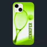 Tennisball und Schlägersport - grünes Telefongehäu Case-Mate iPhone 14 Hülle<br><div class="desc">Tennissportkoffer für das iPhone. Personalisieren Sie dieses Element mit Ihrem Namen. Dieses Beispiel liest Jennifer. Dieses einzigartige Kunstwerk wurde von Sarah Trett für www.mylittleeden.com fotografiert und entworfen</div>