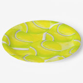 Tennisbälle auf gelbem Hintergrund für Party Pappteller (Schrägansicht)