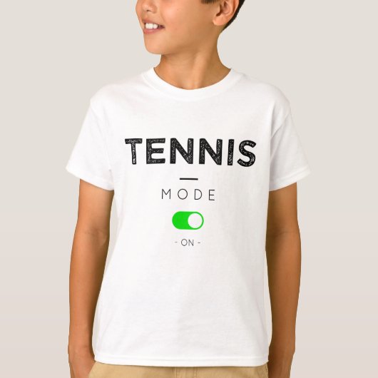 TENNISPLATZ ON T-Shirt (Vorderseite)