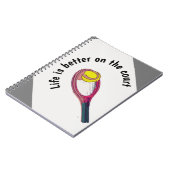 Tennisschläger sind besser auf dem Platz Notizblock (Linke Seite)