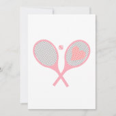 Tennisspielgeräte für Pastellherz und Balldesign Einladung (Vorderseite)