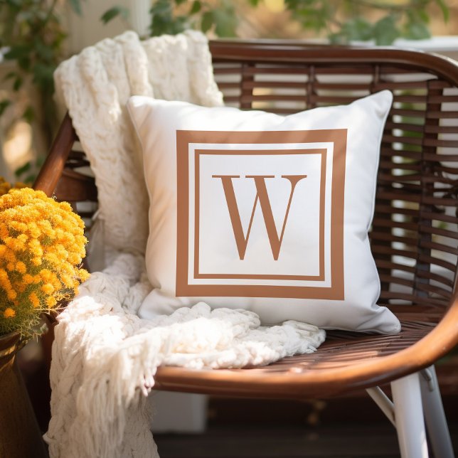 Terra Cotta und White Classic Square Monogram Kissen (Von Creator hochgeladen)