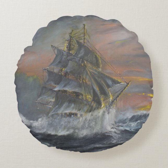 Terra-Nova geht in eine heftige Sturm-Dämmerung Rundes Kissen (Vorderseite)