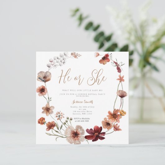 Terracota Floral Gender Reveal oder sie Einladung (Stehend Vorderseite)