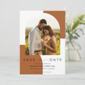 Terracotta Arch Foto Wedding Save The Date (Stehend Vorderseite)