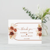 Terracotta Arch Pampas Grass Floral Wedding Dankeskarte (Stehend Vorderseite)
