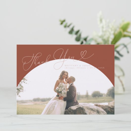 Terracotta Arch Wedding Danke, Script Dankeskarte (Stehend Vorderseite)