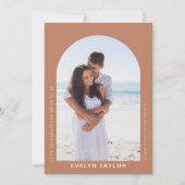 Terracotta auf dem Foto Minimalistisches Brautpart Einladung (Vorderseite)