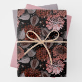 Terracotta-Blume mit grauen Blätter auf schwarz (Beispiel)