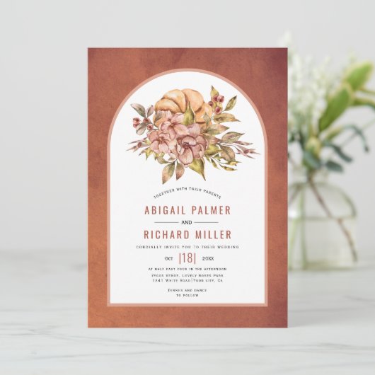 Terracotta-Blume und Kürbisgewächse Hochzeit im He Einladung (Stehend Vorderseite)