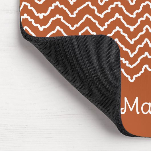 Terracotta Brown Squiggly Chevron Zigzag Pattern Mousepad (Ecke)