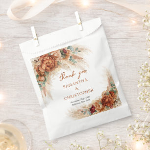 Terracotta burgundy eucalyptus and pampas gras geschenktütchen