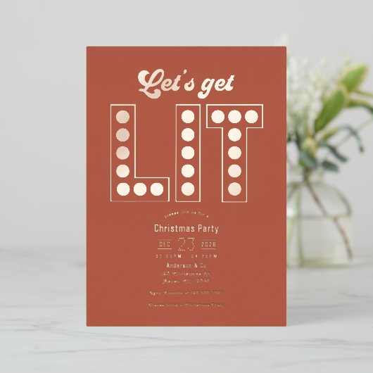 Terracotta Dream Get Lit Retro Christmas Party Folieneinladung (Stehend vorne)