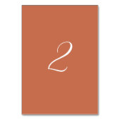 Terracotta Elegante Script Calligraphy Wedding Tischnummer (Vorderseite)