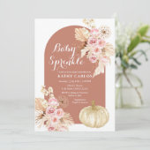 Terracotta Fall Pampas grass & Pumpkin Einladung (Stehend Vorderseite)