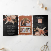 Terracotta Floral All in One QR Code Black Wedding Dreifach Gefaltete Einladung (Innenseite)
