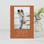 Terracotta Foto Wedding Save the Date (Stehend Vorderseite)